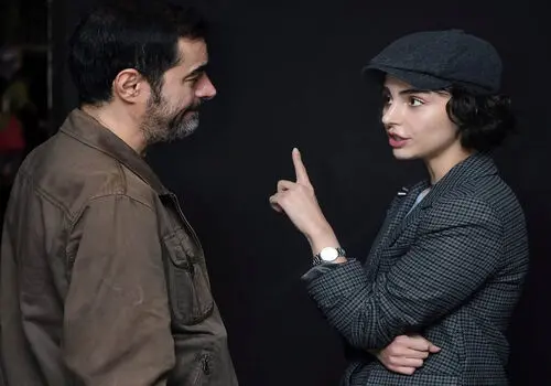 عکسی از پیاده روی لاله مرزبان در لوکیشن خاص