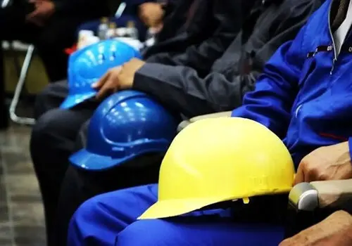 پلمب یک مجتمع تجاری در غرب تهران
