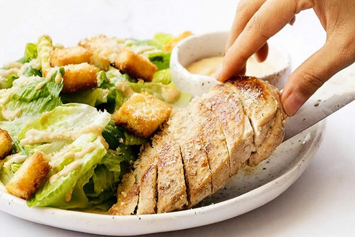 با این دستور، سالاد سزار را حرفه‌ای درست کنید
