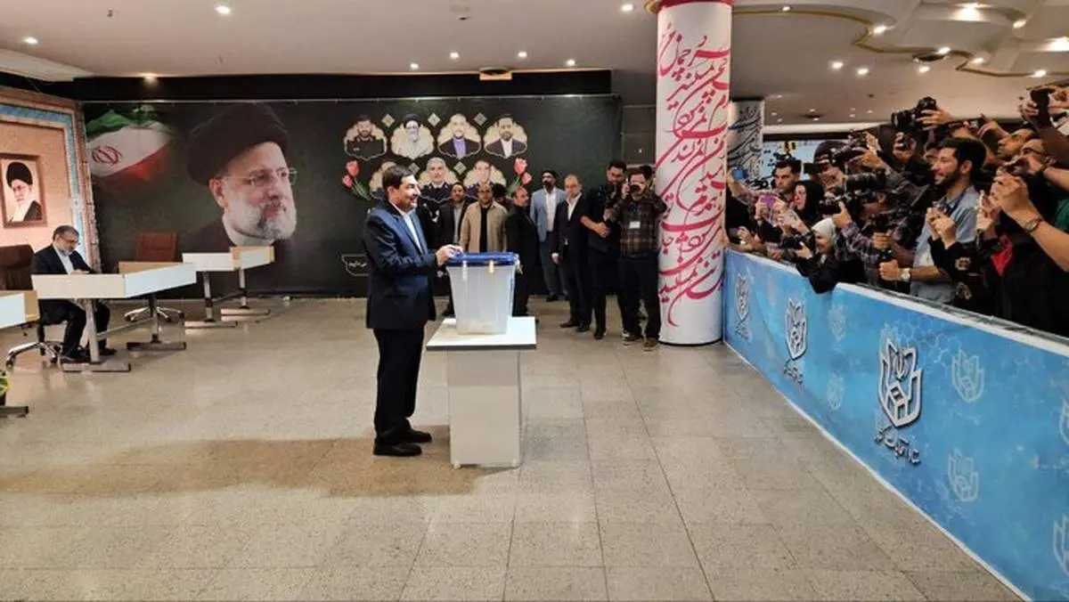 حضور محمد مخبر پای صندوق اخذ رای وزارت کشور+ عکس