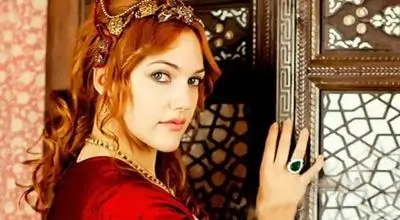 خرم سلطان با این استایل بهاری زیباتر از همیشه شد