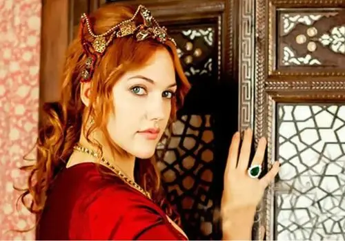 مریم اوزرلی با این استایل دیده شد / تغییر چهره خرم سلطان در جشن تولدش + تصاویر