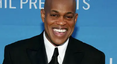 خواننده مشهور اپرا با ضربات چاقو در خانه‌اش کشته شد