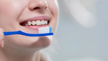 فواید ایستادن روی یک پا هنگام مسواک زدن
