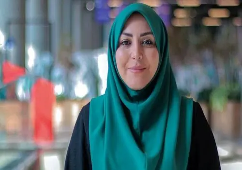 عکس جدید المیرا شریفی‌مقدم در یک مکان مذهبی