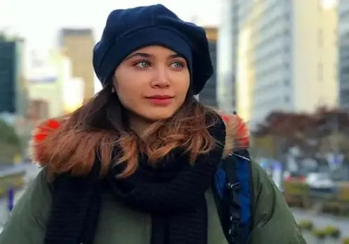 استایل فرشته‌ای تینا یلان در اکران مردمی اجل معلق+ تصاویر 