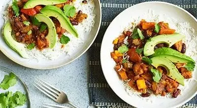 چیلی گیاهی؛ وعده‌ای گرم، مقوی و پر از رنگ و طعم