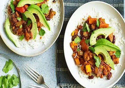 چیلی گیاهی؛ وعده‌ای گرم، مقوی و پر از رنگ و طعم