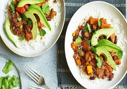 چه ادویه‌ها و موادی گوشت را نرم و خوش‌طعم می‌کنند؟