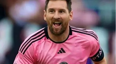 رولکس باربی روی دست مسی؛ ساعتی با الماس و قیمت نجومی
