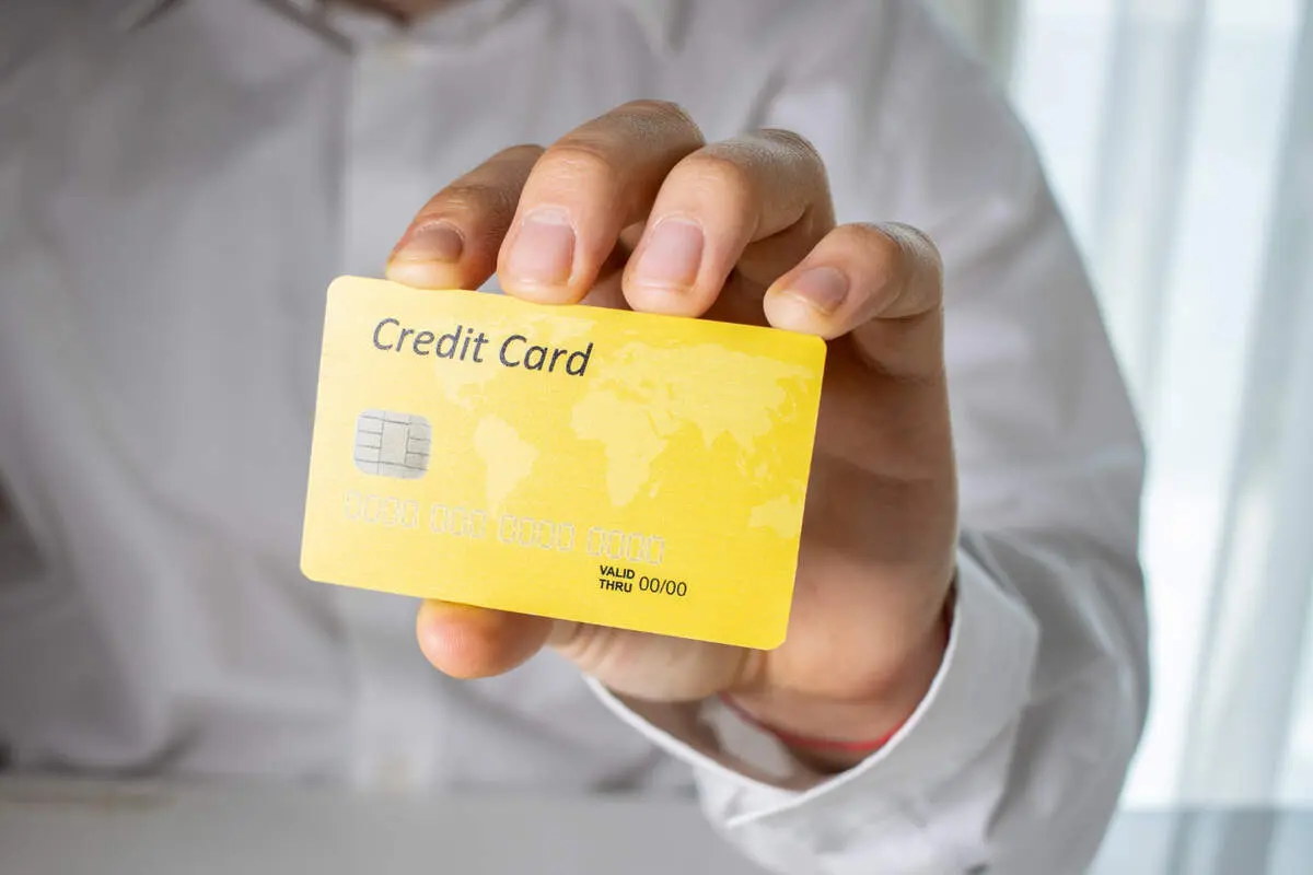 برای نخستین بار ایرانی ها هم کردیت کارت میگیرند