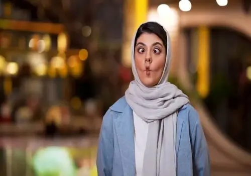 میکروفون دردسرساز؛ لحظه خنده‌دار رامبد جوان در جشن حافظ+فیلم