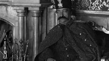 سلفی ناصرالدین‌شاه با همسرانش در کاخ گلستان