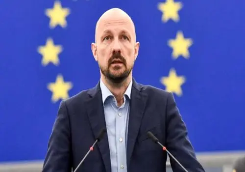 هشدار عضو پارلمان اروپا: اروپا نباید در برابر تهدیدات ترامپ خاموش بماند