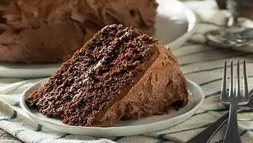 طرز تهیه خوشمزه‌ترین کیک شکلاتی یخچالی پراگ با بیسکوییت و کره + فیلم / متفاوت ترین روش تهیه کیک شکلاتی پراگ