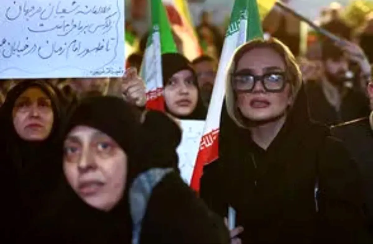 تصاویری توجه‌برانگیز از حضور مردم در شب اربعین رهبرشهید