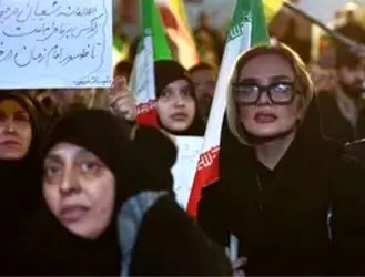 تصاویری توجه‌برانگیز از حضور مردم در شب اربعین رهبرشهید