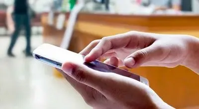 با این تکنیک های ذهن آگاهی استفاده از گوشی هوشمند را به کنترل خود درآورید
