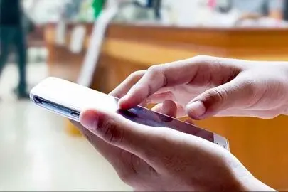 با این تکنیک های ذهن آگاهی استفاده از گوشی هوشمند را به کنترل خود درآورید
