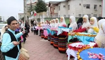 آیین زیبای نوروز خوانی با رژه کارناوال شادپیمایی در کلاچای رودسر