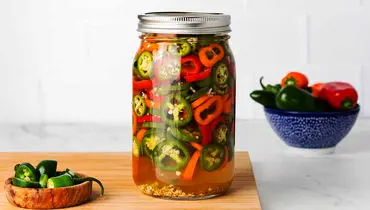 چگونه تندی فلفل را در ترشی کمتر کنیم؟

