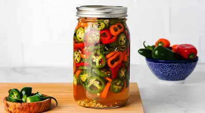 چگونه تندی فلفل را در ترشی کمتر کنیم؟

