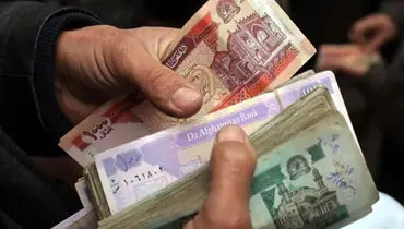  تمسخر پول ایران توسط چند افغانی!+ فیلم