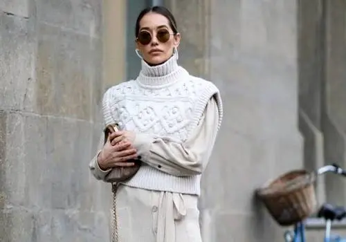 زمستان ۲۰۲۵؛ بازگشت کارگوها و بافت‌های پشمی به صحنه مد+تصاویر