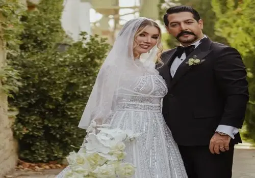 هدیه فوق لاکچری کامران تفتی به همسرش در مراسم رونمایی از مزدا+ فیلم