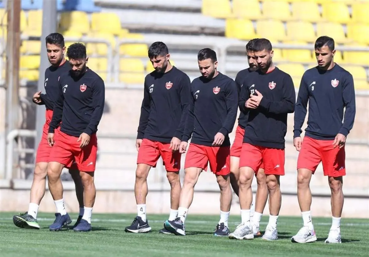 ناصر محمدخانی به محل تمرین پرسپولیسی ها رفت + عکس
