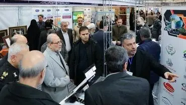 بازدید جمعی از مسئولین، اقتصاددانان، ورزشکاران از نمایشگاه «پیشگامان پیشرفت»