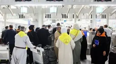  اولین گروه از حجاج ایرانی وارد کشور شدند