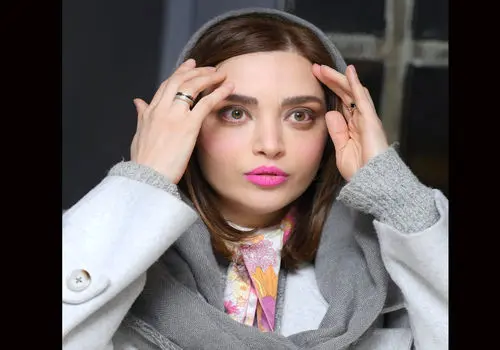 چهره بهنوش طباطبایی ۲۱ سال پیش در تلویزیون!+فیلم