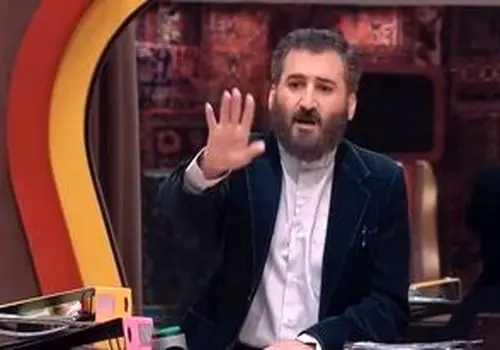 عکس جنجالی آیسان اسلامی و دختر مهستی بر سر مزار بانو هایده و مهستی 