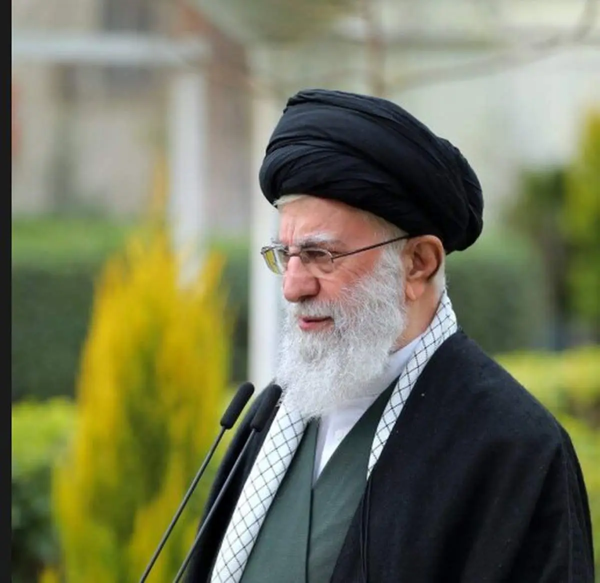 تشکر رهبر انقلاب از ملت ایران به خاطر حضور در پای صندوقهای رأی