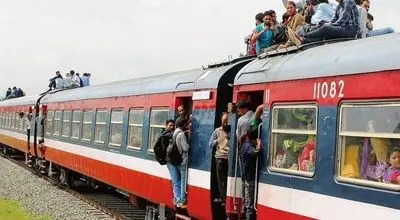 بلیط فروشی برای آویزان شدن از قطار + فیلم