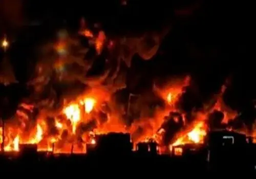 خاموش شدن کانتینر حاوی ده‌ها عدد سیلندر گاز با تلاش آتش‌نشانان+ فیلم
