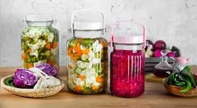 بهترین ظرف برای نگهداری ترشی کدام است؟
