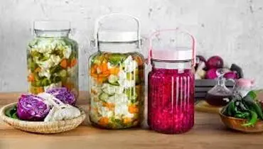 بهترین ظرف برای نگهداری ترشی کدام است؟
