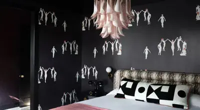 اشیایی که نباید در اتاق خواب نگه دارید

