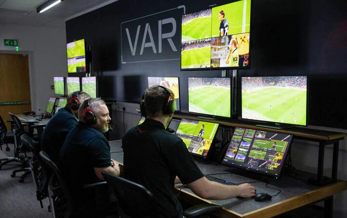 بازدید تیم داوری دربی از استادیوم و اتاق VAR؛ داوری خانمها کنسل شد؟+ تصاویر