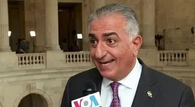 خیانت رضا پهلوی از زبان استاد دانشگاهی در آمریکا + فیلم