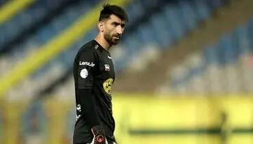 حمله هواداران استقلال به دروازه‌بان استقلالی پرسپولیس!