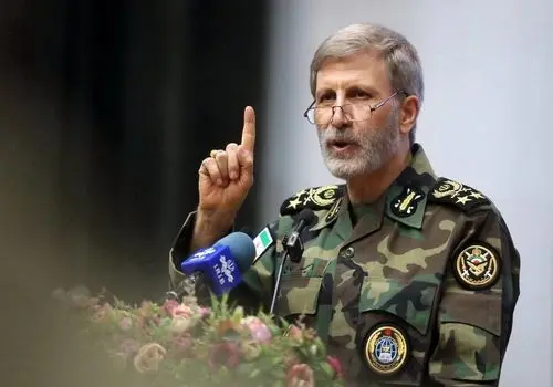 هشدار سرلشکر حاتمی: با ارتش‌های سران کفر در حال نبرد هستیم