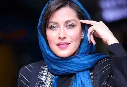 تصویری از مهتاب کرامتی در پشت صحنه سریال میدان سرخ