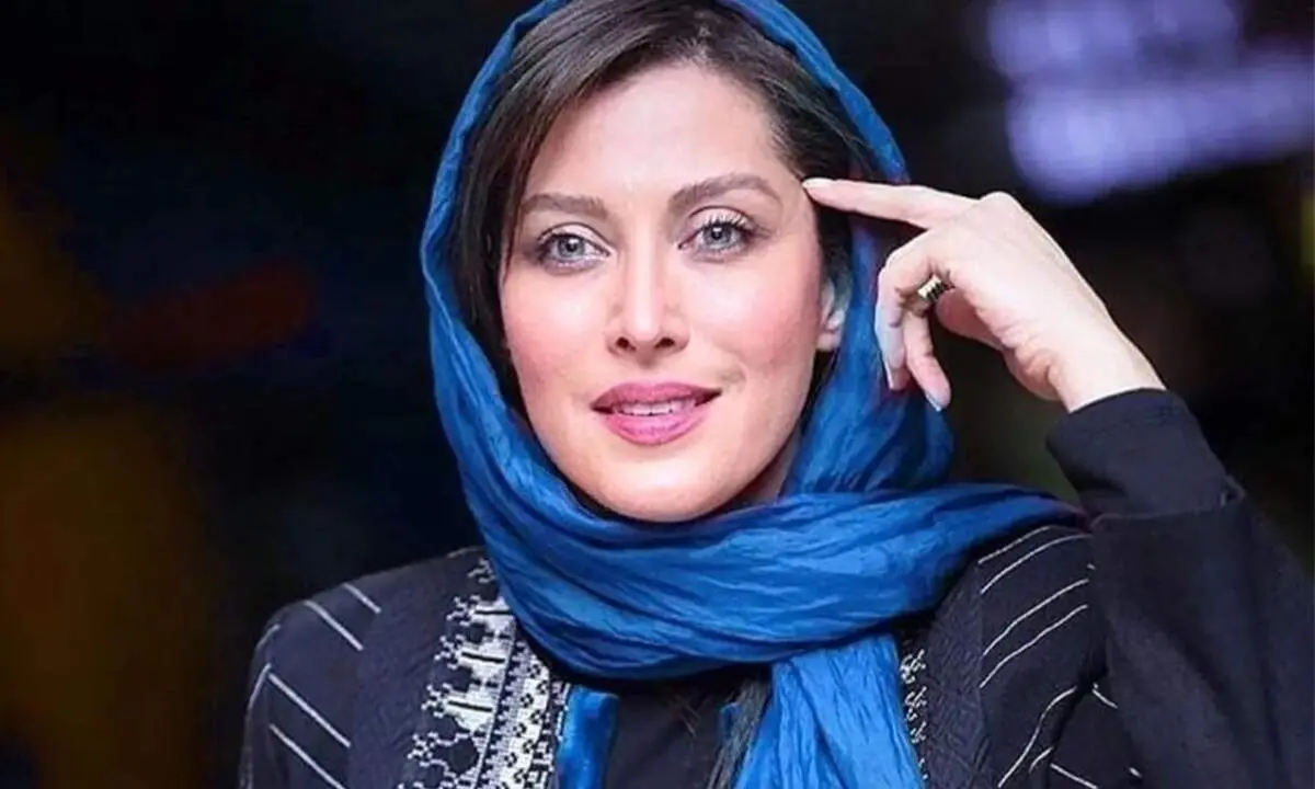 تصویری از مهتاب کرامتی در پشت صحنه سریال میدان سرخ