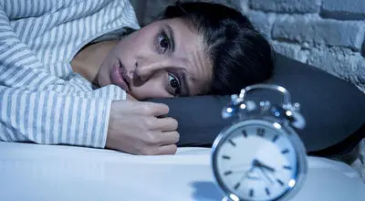 رابطه کم‌خوابی و چاقی؛ چرا خواب ناکافی باعث اضافه‌وزن می‌شود؟