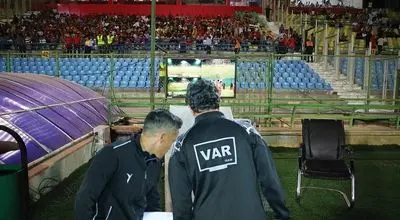 چرا بازبینی‌های ویدیویی در فوتبال ایران این‌قدر طول می‌کشد؟