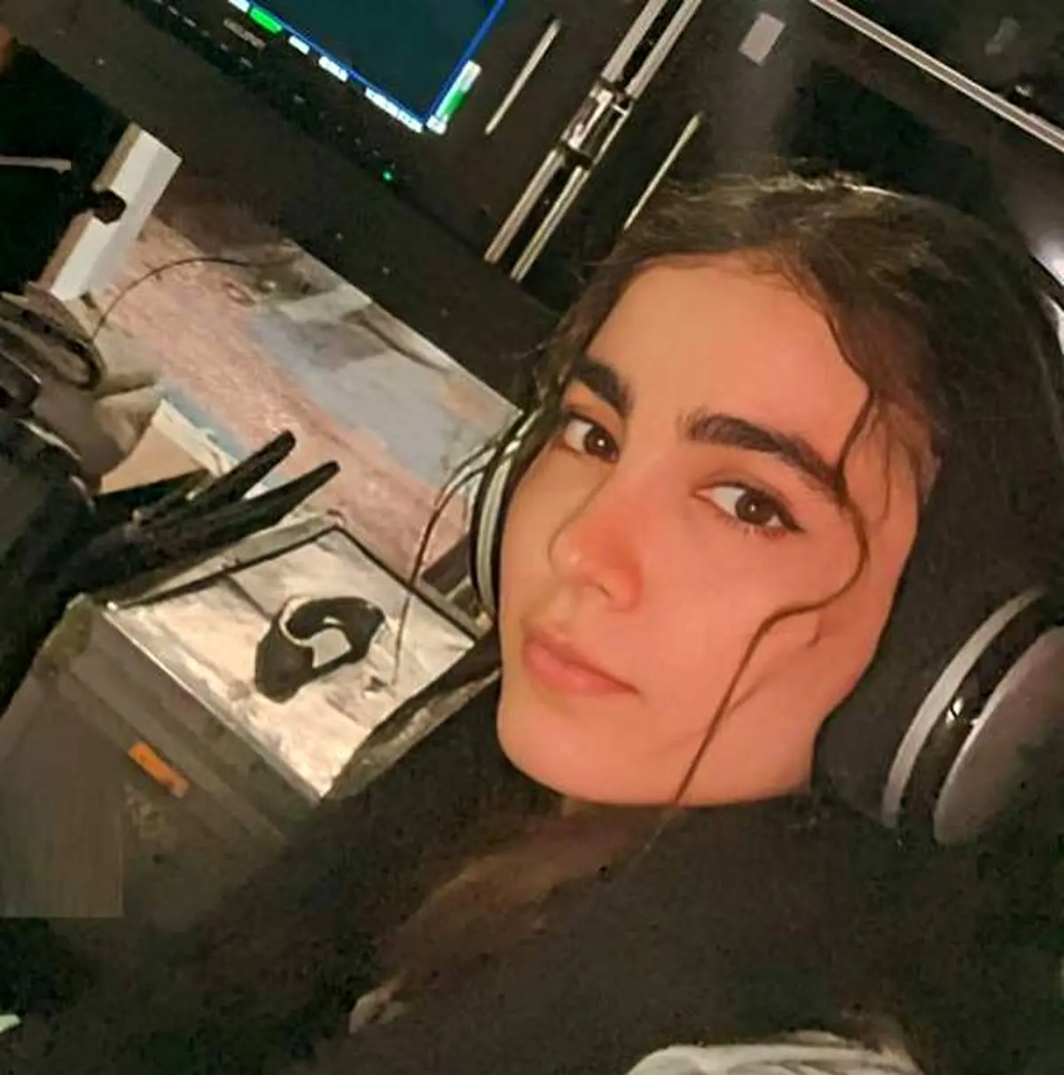 عکس شوکه کننده از سنا حسینی با چهره ای پسرانه