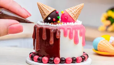 طرز تهیه دسر توت فرنگی لذیذ+فیلم / کیک بستنی مینیاتوری 
شکلاتی و توت فرنگی